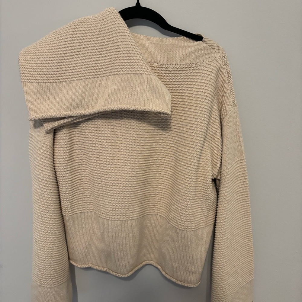 Casual set for lounging around but would be cute for brunch too!